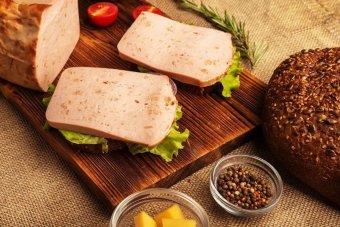Новинки от Мясного Гурмана: хлеб колбасный «С сыром», хлеб колбасный «С жареным луком»